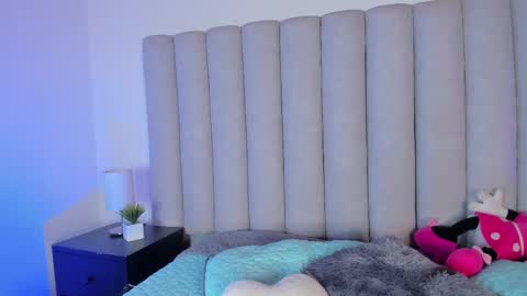 Nicole  Connection time 220pm-910pmCol online show from 02/11/25, 07:27