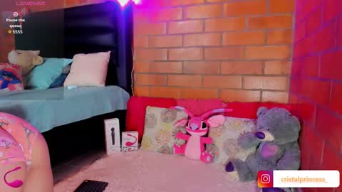 Snapshot of cristall_princess chatting on 10/28/25, 11:07 Cristal  online show from 10/28/25, 11:07