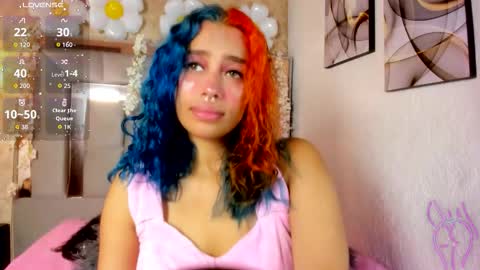 Snapshot of cristall_ravven chatting on 10/29/25, 02:52   online show from 10/29/25, 02:52