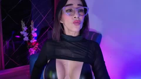 Snapshot of cristallmiller_ chatting on 06/11/26, 06:50 cristal miller online show from 06/11/26, 06:50