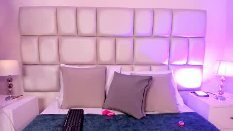 cristallwilliams online show from 12/02/25, 08:15