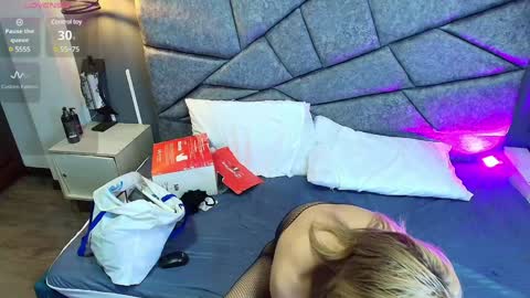 CRISTAL MILF online show from 12/17/24, 07:26