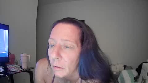 Snapshot of cristalmills069 chatting on 04/20/26, 04:48 Quartz online show from 04/20/26, 04:48