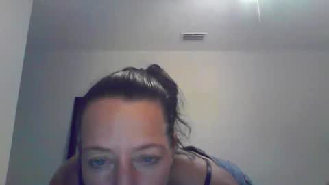 Snapshot of cristalmills069 chatting on 04/24/26, 03:42 Quartz online show from 04/24/26, 03:42
