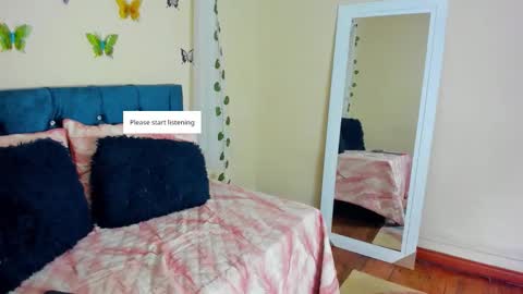Snapshot of cristalwalker__ chatting on 09/16/25, 11:44 cristal walker online show from 09/16/25, 11:44