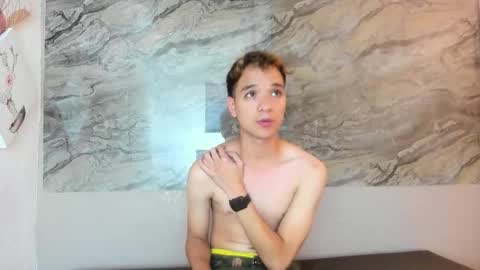 Cristhian online show from 10/10/25, 01:43