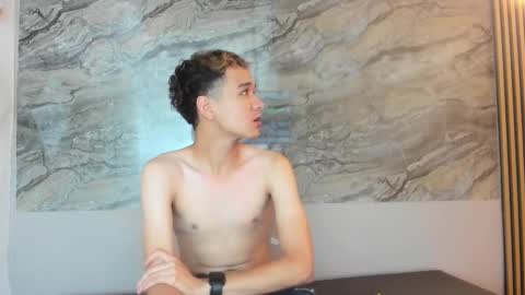 Cristhian online show from 10/14/25, 01:01