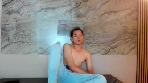 Cristhian online show from 10/21/25, 03:57