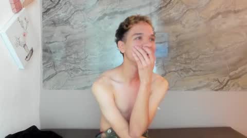 Cristhian online show from 10/23/25, 02:38