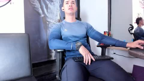 Snapshot of cristhian_wolf1 chatting on 07/19/26, 01:48 CRIS online show from 07/19/26, 01:48