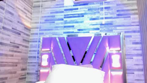 Snapshot of cristhinbrown chatting on 11/15/25, 11:51 cristin online show from 11/15/25, 11:51