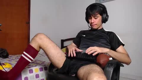 Snapshot of cristian_ortiz_1 chatting on 12/04/24, 10:08 Cristian online show from 12/04/24, 10:08