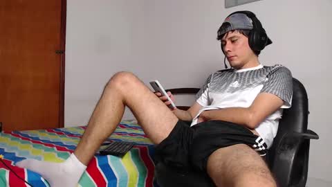 Snapshot of cristian_ortiz_1 chatting on 12/14/24, 04:01 Cristian online show from 12/14/24, 04:01