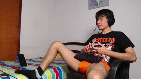 Snapshot of cristian_ortiz_1 chatting on 12/15/24, 10:26 Cristian online show from 12/15/24, 10:26