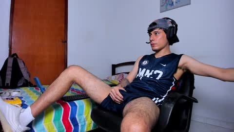 Snapshot of cristian_ortiz_1 chatting on 12/20/24, 03:14 Cristian online show from 12/20/24, 03:14