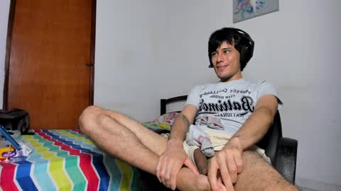 Snapshot of cristian_ortiz_1 chatting on 12/21/24, 03:03 Cristian online show from 12/21/24, 03:03