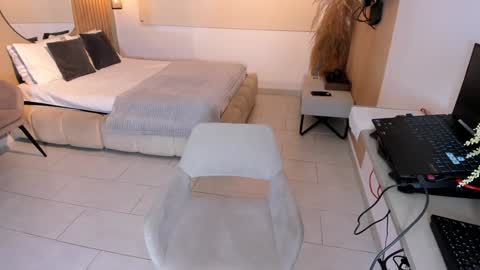 Snapshot of cristian_ortiz_1 chatting on 02/08/25, 02:49 Cristian online show from 02/08/25, 02:49