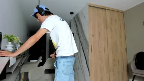 Snapshot of cristian_ortiz_1 chatting on 02/08/25, 09:15 Cristian online show from 02/08/25, 09:15