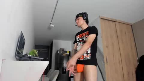 Snapshot of cristian_ortiz_1 chatting on 02/26/25, 02:15 Cristian online show from 02/26/25, 02:15