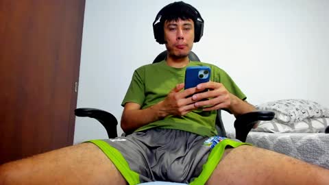 Snapshot of cristian_ortiz_1 chatting on 04/01/26, 07:22 Cristian online show from 04/01/26, 07:22