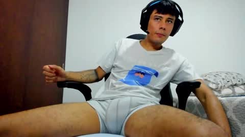 Snapshot of cristian_ortiz_1 chatting on 04/04/26, 07:33 Cristian online show from 04/04/26, 07:33