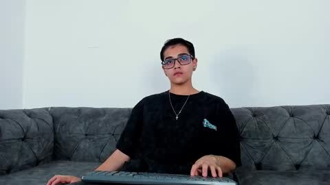 cristian_suarezz_ online show from 10/05/25, 09:13