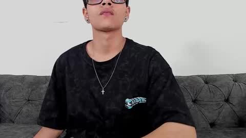 cristian_suarezz_ online show from 10/08/25, 09:45