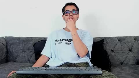 cristian_suarezz_ online show from 10/14/25, 08:53