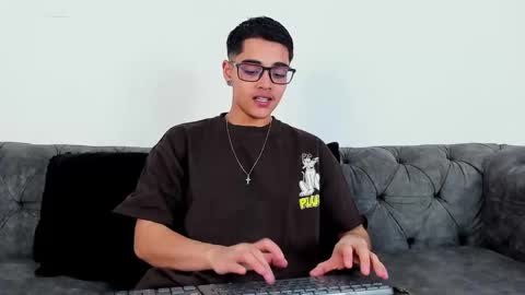 cristian_suarezz_ online show from 10/26/25, 08:59