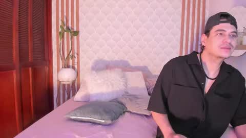 Cris  Pame online show from 10/26/25, 09:37