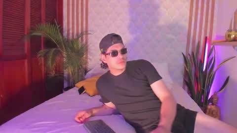 Cris  Pame online show from 11/19/25, 07:19