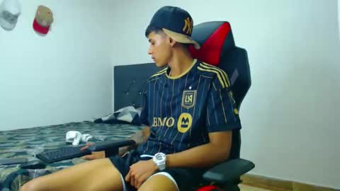 Snapshot of cristiantayron chatting on 03/08/26, 06:06 cristian online show from 03/08/26, 06:06