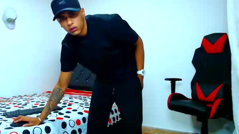 Snapshot of cristiantayron chatting on 03/15/26, 06:19 cristian online show from 03/15/26, 06:19