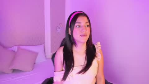 Snapshot of cristin_collins chatting on 04/21/26, 08:01 C R I S T I N online show from 04/21/26, 08:01