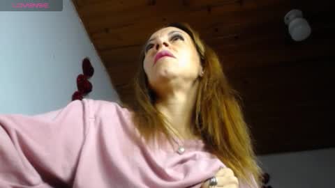 cristina online show from 10/10/25, 10:47