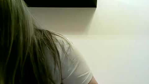 cristina20021991 online show from 01/01/25, 04:39