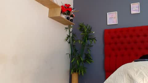 Cris  online show from 03/23/26, 07:51