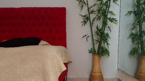 Snapshot of cristina_aznar chatting on 06/17/26, 07:04 Cris online show from 06/17/26, 07:04