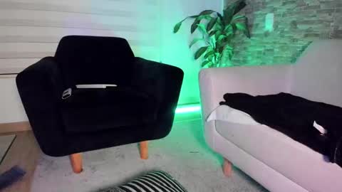 Snapshot of cristina_fernando chatting on 12/04/24, 03:48 soycriss online show from 12/04/24, 03:48