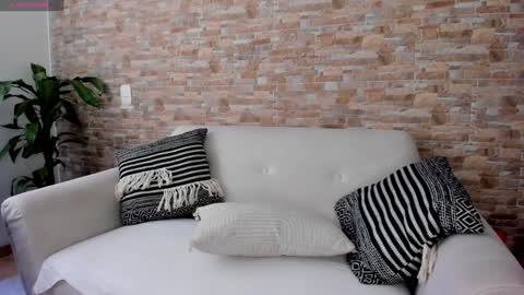 Snapshot of cristina_fernando chatting on 12/13/24, 08:04 soycriss online show from 12/13/24, 08:04