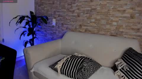 Snapshot of cristina_fernando chatting on 12/19/24, 12:34 soycriss online show from 12/19/24, 12:34