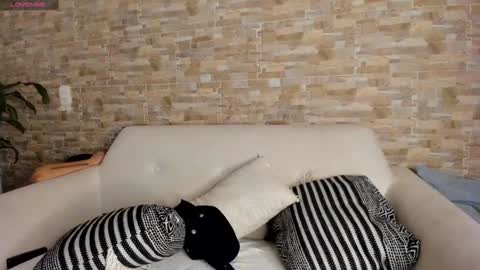 Snapshot of cristina_fernando chatting on 12/23/24, 04:01 soycriss online show from 12/23/24, 04:01