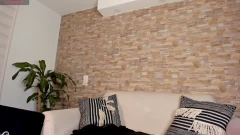 Snapshot of cristina_fernando chatting on 12/27/24, 02:58 soycriss online show from 12/27/24, 02:58