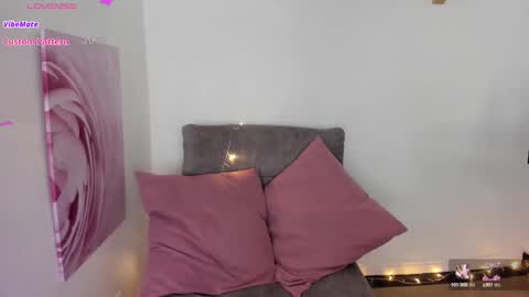 Snapshot of cristina_fernando chatting on 02/21/25, 09:22 soycriss online show from 02/21/25, 09:22