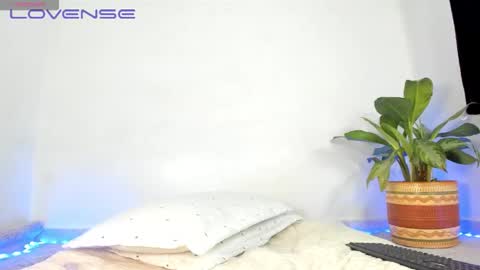 Snapshot of cristina_fernando chatting on 09/15/25, 08:09 soycriss online show from 09/15/25, 08:09