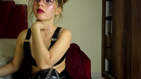 Snapshot of cristinsmith chatting on 03/19/26, 04:11 Cristin online show from 03/19/26, 04:11