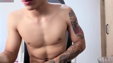 cristopher23  online show from 11/06/25, 12:28