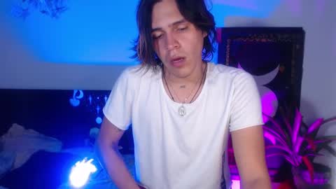 Snapshot of cristopher_069 chatting on 01/10/25, 11:39 Cristopher online show from 01/10/25, 11:39