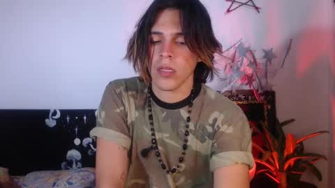 Snapshot of cristopher_069 chatting on 01/13/25, 10:24 Cristopher online show from 01/13/25, 10:24