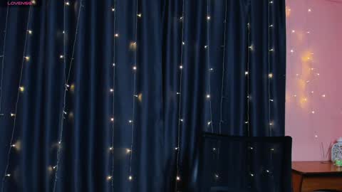 Snapshot of cross_the_line chatting on 12/30/24, 08:43 xx Amina xx online show from 12/30/24, 08:43